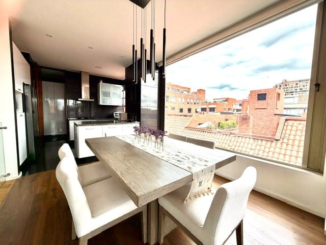 Apartamento de 2 alcobas en venta en Chicó Reservado, Bogotá, 153 m² · foto 6 de 19
