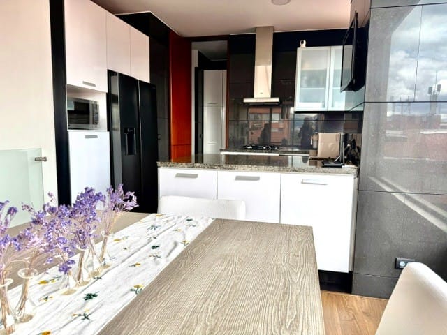 Apartamento de 2 alcobas en venta en Chicó Reservado, Bogotá, 153 m² · foto 8 de 19