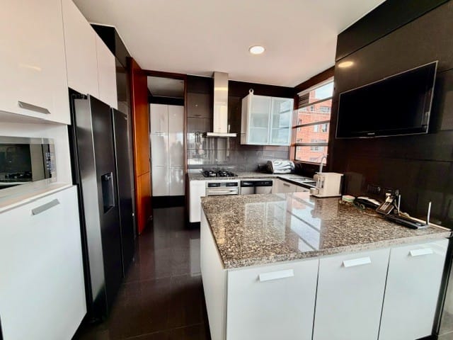 Apartamento de 2 alcobas en venta en Chicó Reservado, Bogotá, 153 m² · foto 9 de 19
