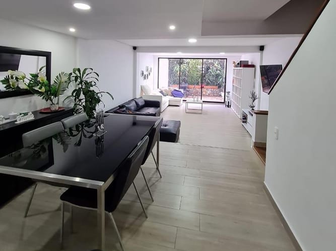 Casa de 3 alcobas en venta en El Poblado, Medellín, 250 m² · foto 2 de 14
