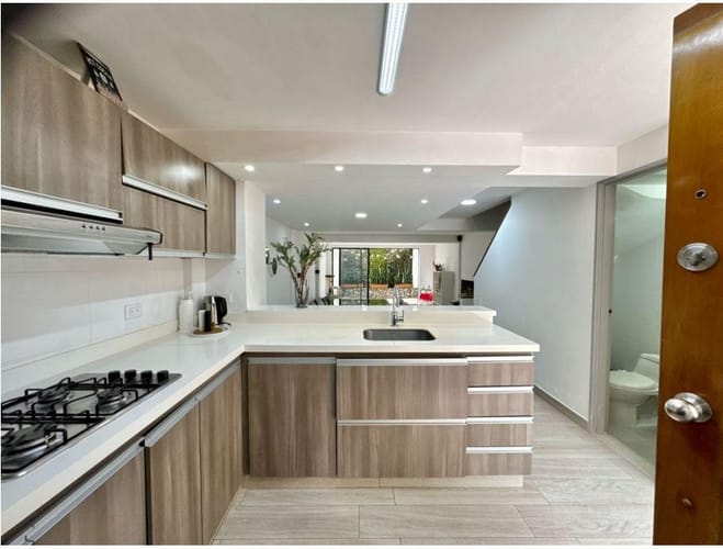 Casa de 3 alcobas en venta en El Poblado, Medellín, 250 m² · foto 4 de 14