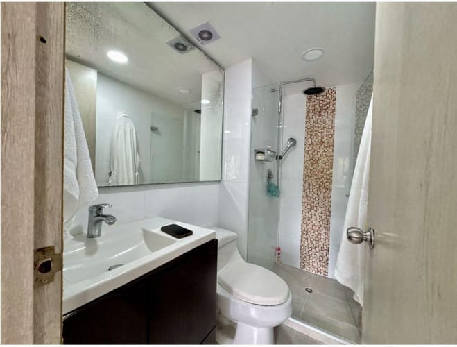 Casa de 3 alcobas en venta en El Poblado, Medellín, 250 m² · foto 12 de 14