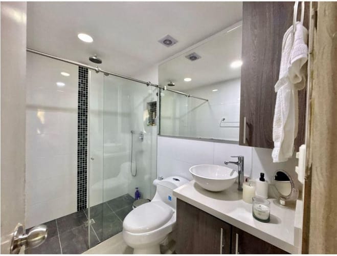 Casa de 3 alcobas en venta en El Poblado, Medellín, 250 m² · foto 13 de 14