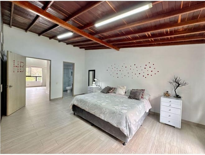 Casa de 3 alcobas en venta en El Poblado, Medellín, 250 m² · foto 8 de 14