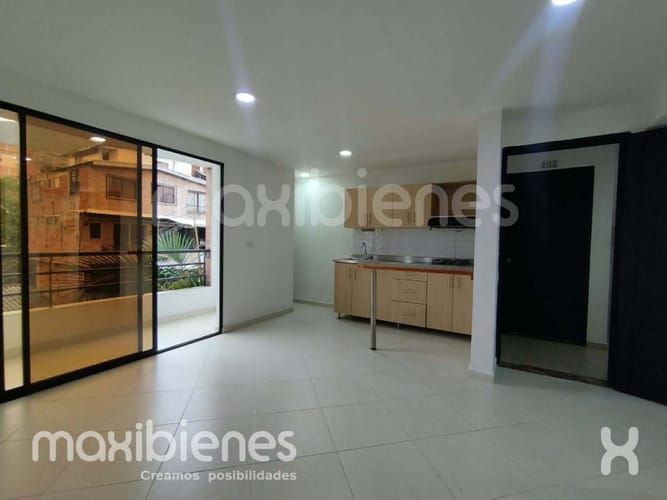 Apartamento de 2 alcobas en arriendo en Urbanizacion El Carmelo Ii Etapa, Medellín, 72 m² · foto 3 de 16