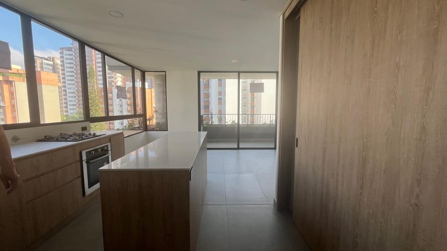 Apartamento de 2 alcobas en venta en Castropol, Medellín, 88 m² · foto 2 de 24