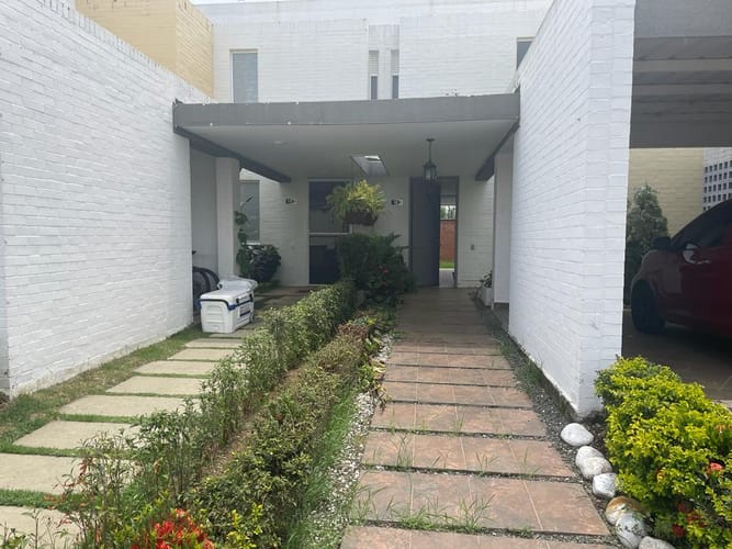Casa de 5 alcobas en venta en Ub. Fenix, Jamundí, 250 m² · foto 2 de 24