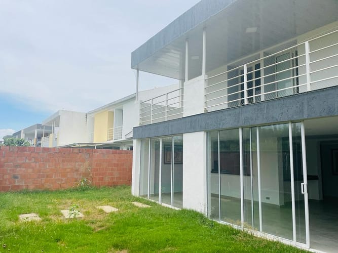 Casa de 5 alcobas en venta en Ub. Fenix, Jamundí, 250 m² · foto 3 de 24