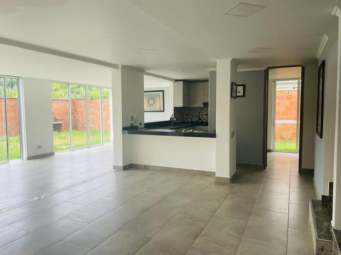 Casa de 5 alcobas en venta en Ub. Fenix, Jamundí, 250 m² · foto 5 de 24