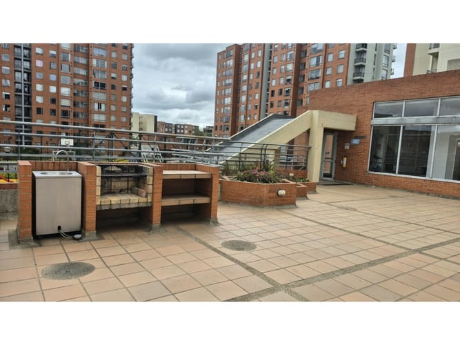 Apartamento de 3 alcobas en venta en Engativá, Bogotá, 73 m² · foto 2 de 24