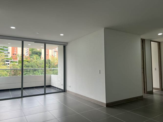 Apartamento de 3 alcobas en arriendo en El Diamante 2, Medellín, 95 m² · foto 2 de 18