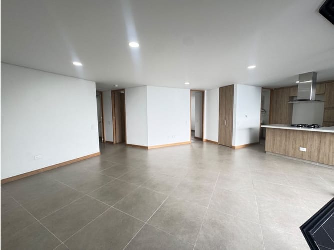 Apartamento de 3 alcobas en arriendo en Las Palmas, Medellín, 163 m² · foto 3 de 17