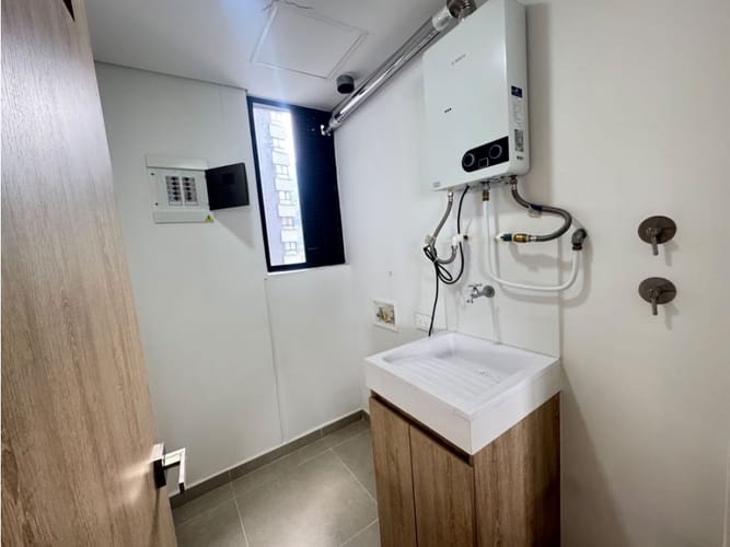 Apartamento de 3 alcobas en arriendo en Las Palmas, Medellín, 163 m² · foto 6 de 17