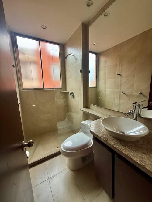 Apartamento de 2 alcobas en arriendo en Chicó Navarra, Bogotá, 70 m² · foto 10 de 12