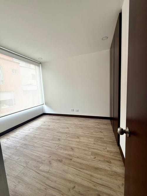Apartamento de 2 alcobas en arriendo en Chicó Navarra, Bogotá, 70 m² · foto 9 de 12
