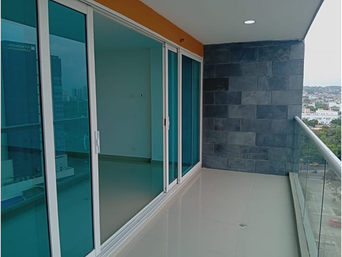 Apartamento de 3 alcobas en venta en Crespo, Cartagena, 130 m² · foto 2 de 24