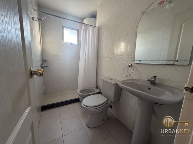 Apartamento en alquiler 1 dormitorio más escritorio y garage en Pocitos · Photo 8