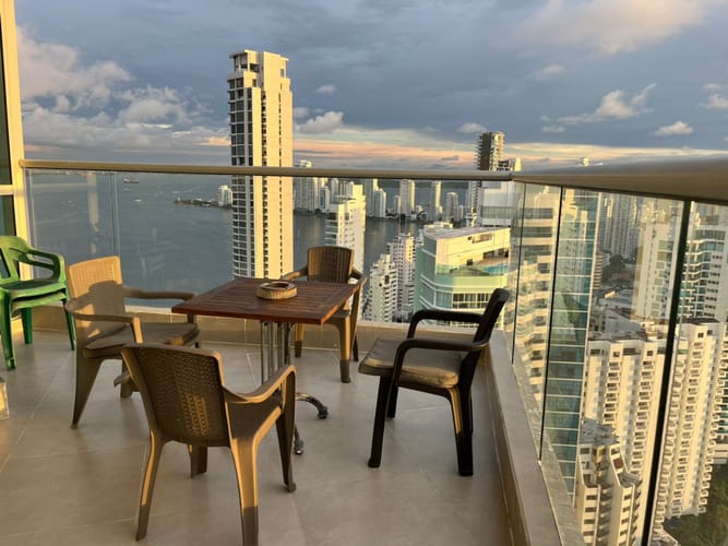 Apartamento de 2 alcobas en venta en Bocagrande, Cartagena, 97 m² · foto 1 de 24