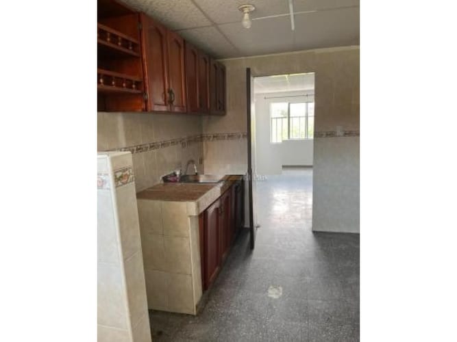 Apartamento de 3 alcobas en venta en Departamental, Cali, 69 m² · foto 2 de 10
