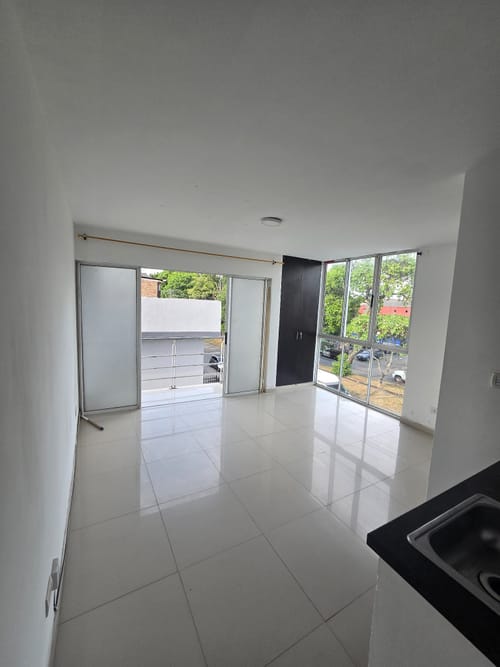 Apartaestudio en arriendo en El Guabal, Cali, 30 m² · foto 6 de 11