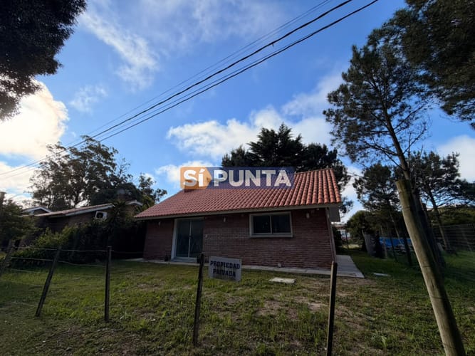 Exclusiva casa en Barrio Parque Pinares de 2 dormitorios a estrenar