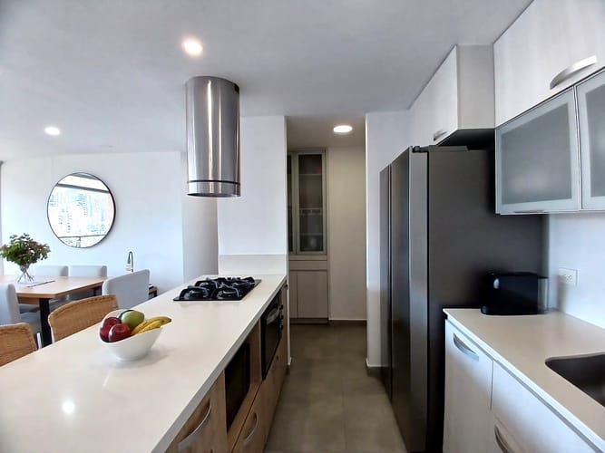 Apartamento de 2 alcobas en venta en Loma Del Esmeraldal, Envigado, 77 m² · foto 2 de 15
