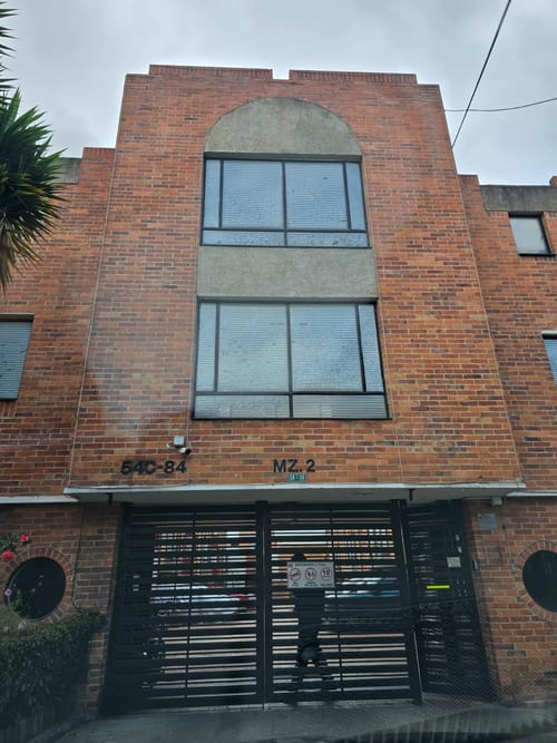 Casa de 5 alcobas en venta en San Cipriano, Bogotá, 100 m² · foto 2 de 13