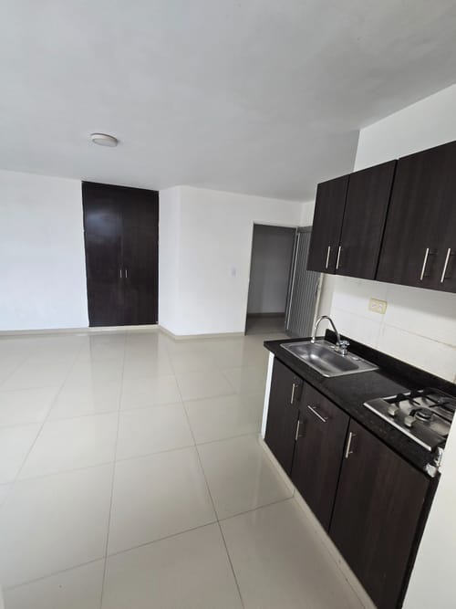Apartaestudio en arriendo en El Guabal, Cali, 38 m² · foto 2 de 9