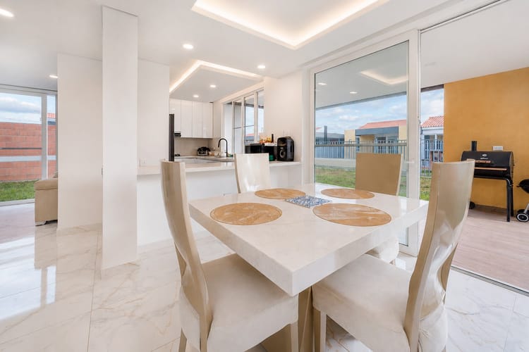 Casa de 4 alcobas en venta en El Castillo, Jamundí, 396 m² · foto 2 de 24