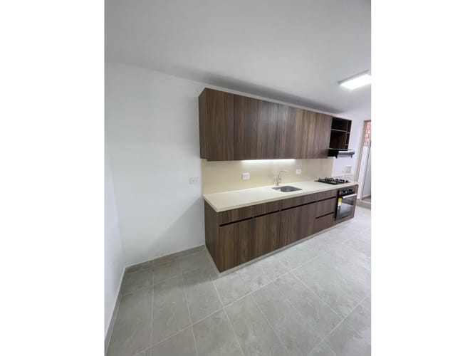 Apartamento de 4 alcobas en arriendo en La Castellana, Medellín, 120 m² · foto 2 de 24