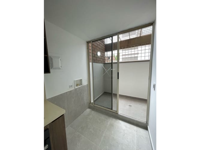 Apartamento de 4 alcobas en arriendo en La Castellana, Medellín, 120 m² · foto 3 de 24