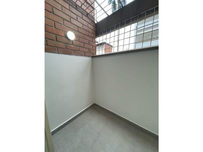 Apartamento de 4 alcobas en arriendo en La Castellana, Medellín, 120 m² · foto 4 de 24