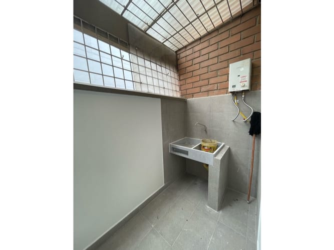 Apartamento de 4 alcobas en arriendo en La Castellana, Medellín, 120 m² · foto 5 de 24