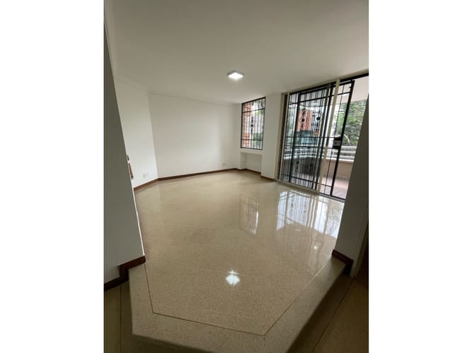 Apartamento de 4 alcobas en arriendo en La Castellana, Medellín, 120 m² · foto 9 de 24