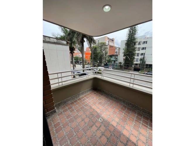 Apartamento de 4 alcobas en arriendo en La Castellana, Medellín, 120 m² · foto 10 de 24