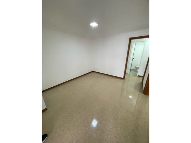 Apartamento de 4 alcobas en arriendo en La Castellana, Medellín, 120 m² · foto 12 de 24