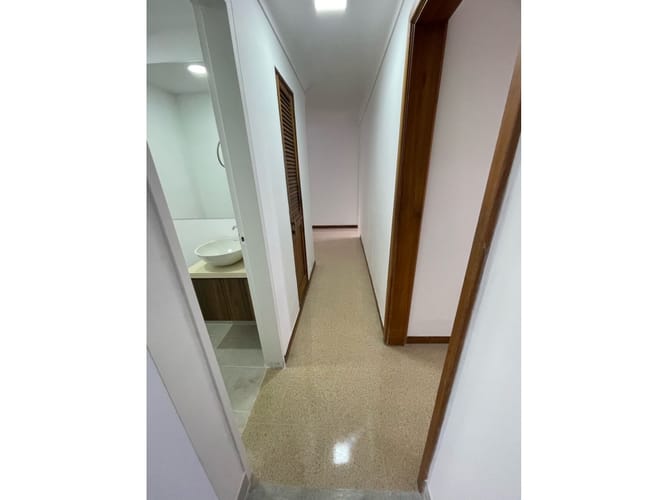 Apartamento de 4 alcobas en arriendo en La Castellana, Medellín, 120 m² · foto 15 de 24