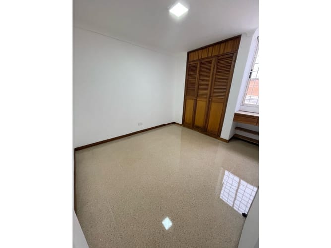 Apartamento de 4 alcobas en arriendo en La Castellana, Medellín, 120 m² · foto 18 de 24