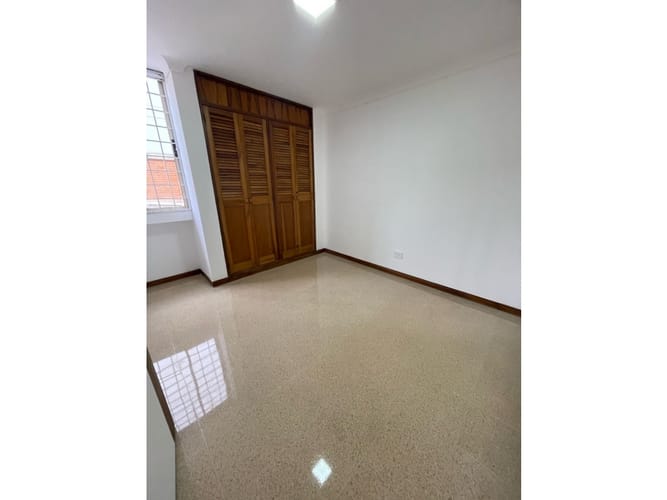 Apartamento de 4 alcobas en arriendo en La Castellana, Medellín, 120 m² · foto 21 de 24