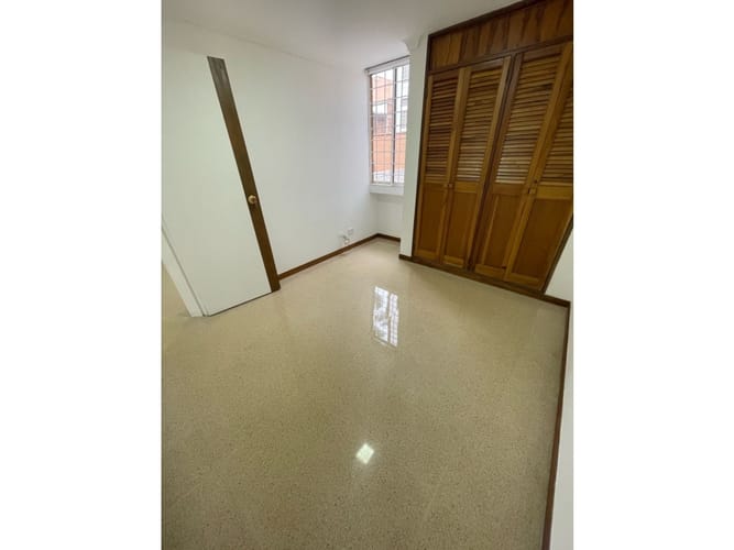 Apartamento de 4 alcobas en arriendo en La Castellana, Medellín, 120 m² · foto 22 de 24