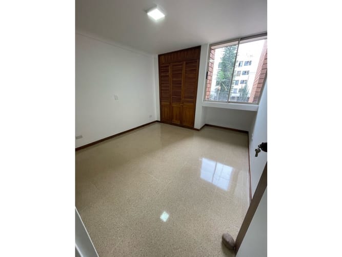 Apartamento de 4 alcobas en arriendo en La Castellana, Medellín, 120 m² · foto 23 de 24