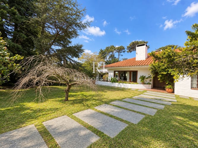 SOBRE AV. CÓRDOBA ESPECTACULAR CASA IDEAL PARA CLÍNICA
