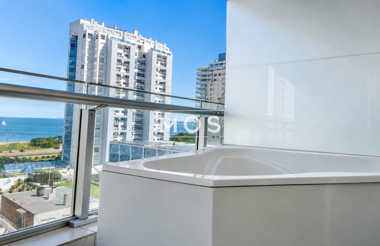 Apartamento de 2 Dormitorios a metros del mar y torre moderna, playa Mansa, Punta del Este · Foto 5