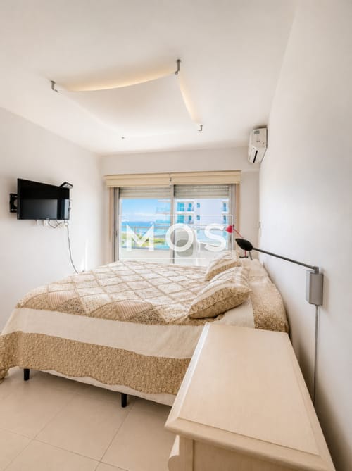 Apartamento de 2 Dormitorios a metros del mar y torre moderna, playa Mansa, Punta del Este · Foto 7