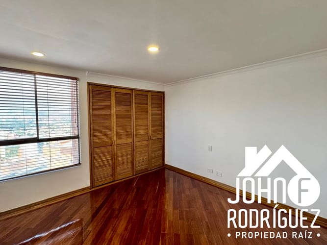 Apartamento de 4 alcobas en venta en Milla De Oro, Medellín, 226 m² · foto 12 de 15