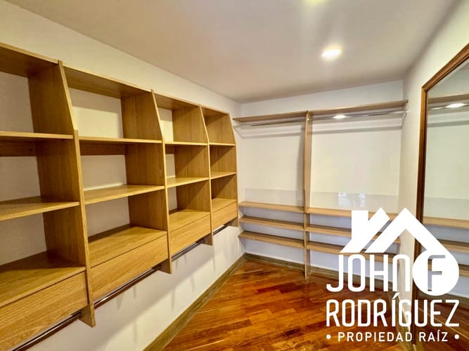 Apartamento de 4 alcobas en venta en Milla De Oro, Medellín, 226 m² · foto 10 de 15