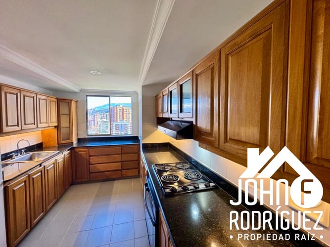 Apartamento de 4 alcobas en venta en Milla De Oro, Medellín, 226 m² · foto 8 de 15