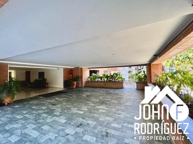 Apartamento de 4 alcobas en venta en Milla De Oro, Medellín, 226 m² · foto 3 de 15