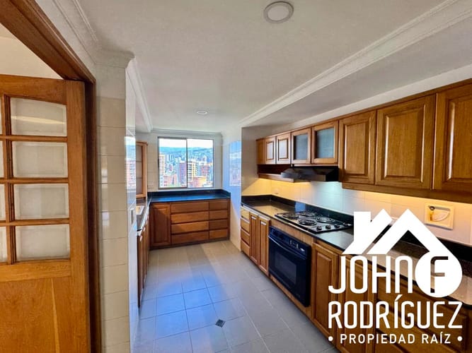 Apartamento de 4 alcobas en venta en Milla De Oro, Medellín, 226 m² · foto 7 de 15