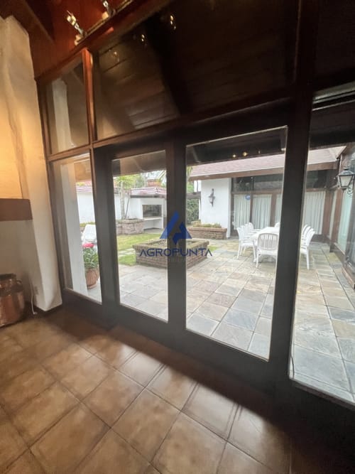 Casa en alquiler anual Punta del Este 4 Dormitorios, Playa Mansa · Foto 3